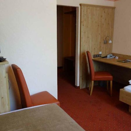 וואלדסאסן Hotel Bayerischer Hof מראה חיצוני תמונה