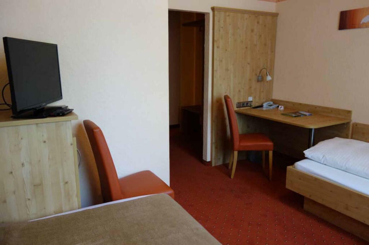 וואלדסאסן Hotel Bayerischer Hof מראה חיצוני תמונה