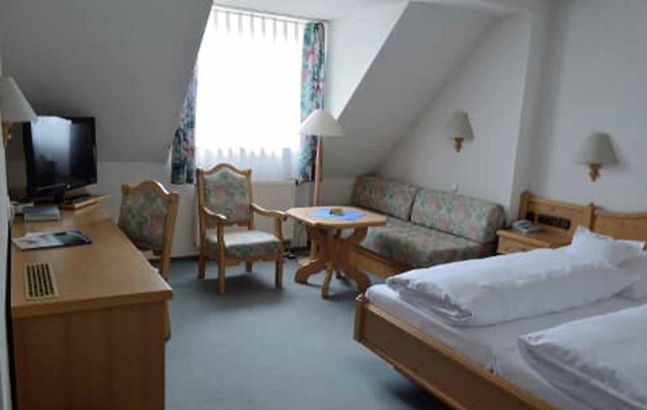 וואלדסאסן Hotel Bayerischer Hof מראה חיצוני תמונה