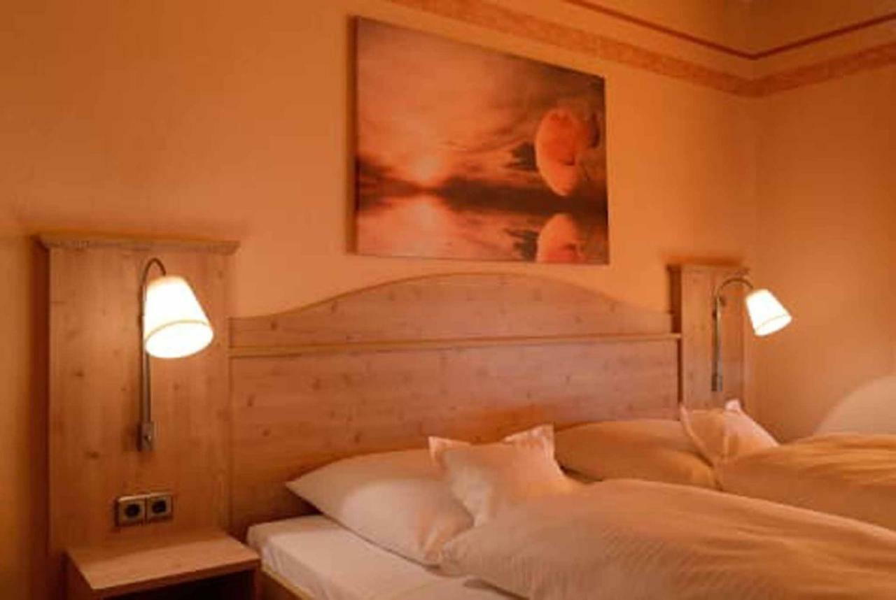 וואלדסאסן Hotel Bayerischer Hof מראה חיצוני תמונה