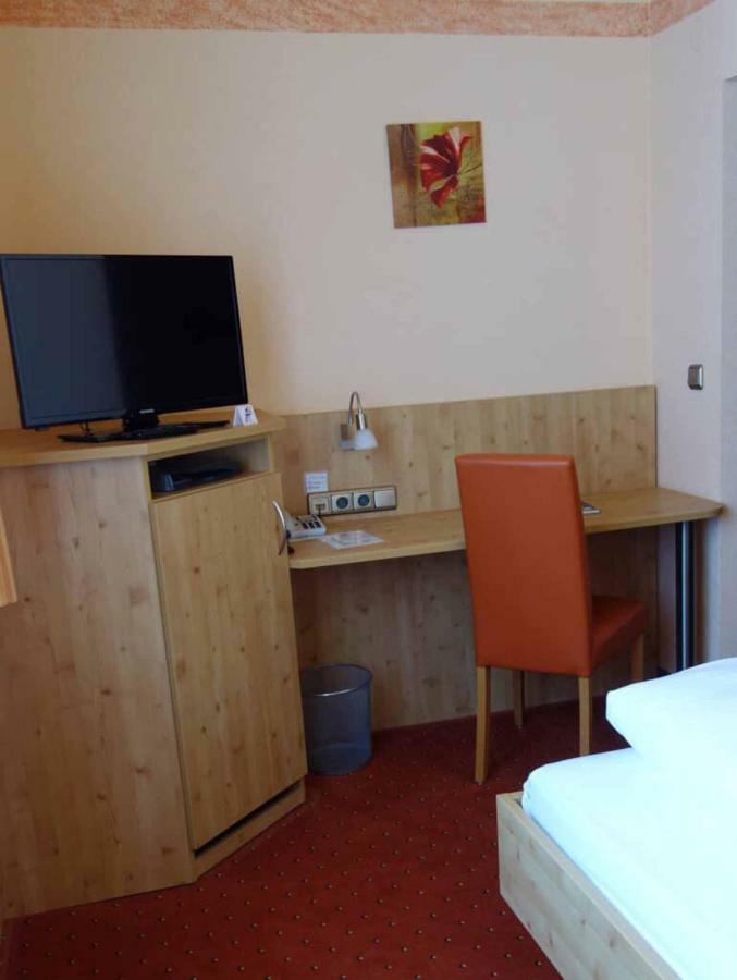 וואלדסאסן Hotel Bayerischer Hof מראה חיצוני תמונה